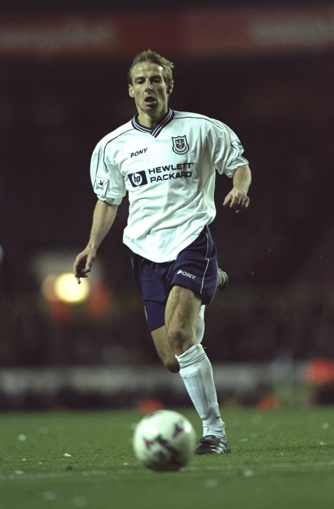 Jürgen Klinsmann decidió dejar su contrato en el Tottenham Hotspur, en el año 1999, para dejar de jugar al fútbol.