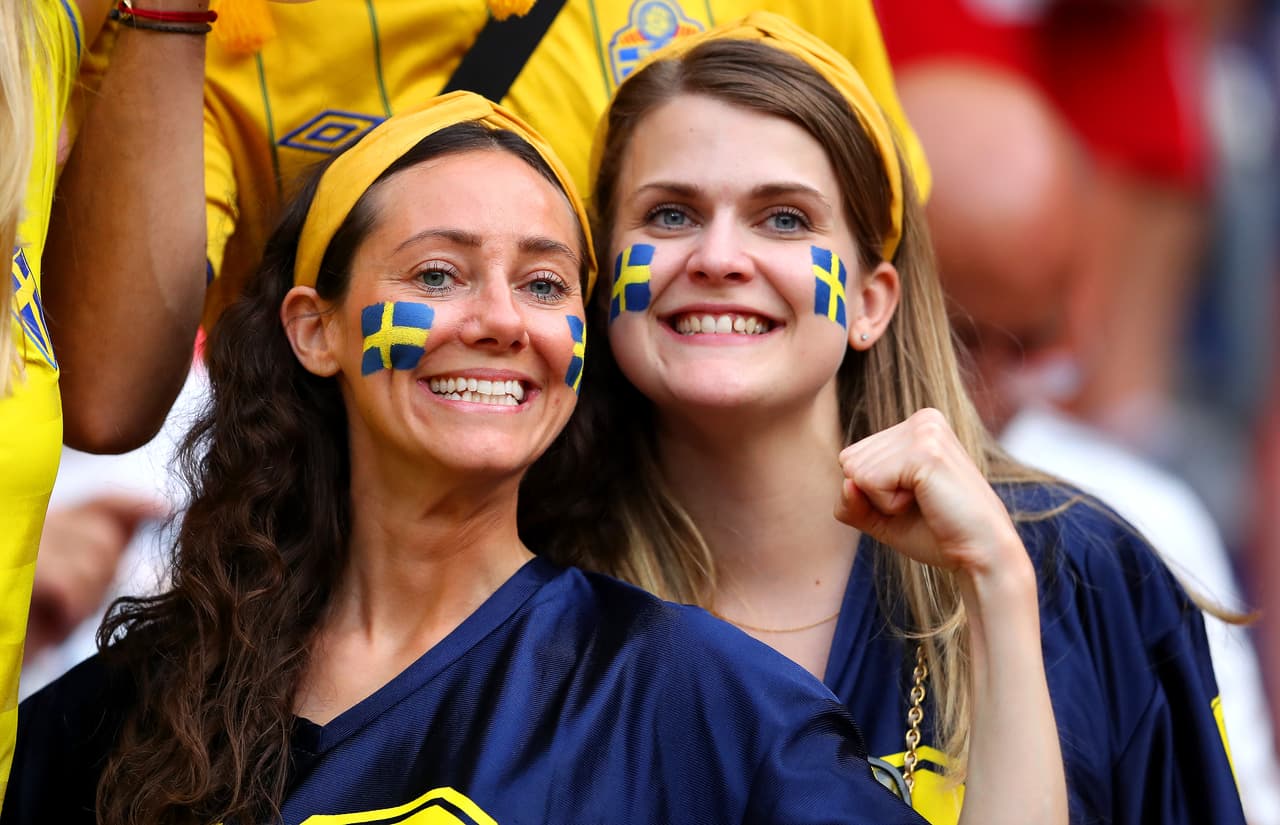 Después de la fiesta que montaron los fa´naticos de Estados Unidos, el turno este miércoles fue para los holandeses quienes fueron mayoría en el Stade de Lyon para el juego de Semifinales del Mundial Femenino ante Suecia.