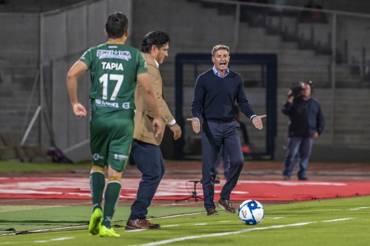 Mendoza superó a la barrera con un soberbio disparo de zurda para darle los tres puntos a Universidad.