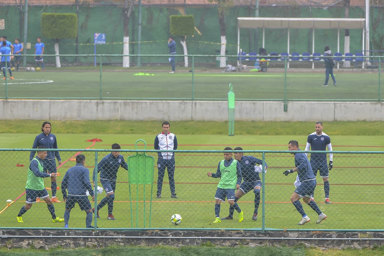Cruz Azul, encabezado por el técnico Pedro Caixinha, vive un momento de reflexión luego de apenas sumar un punto de 6 posibles en el Clausura 2019. Por eso, el trabajo duro y la unidad son constante ahora.