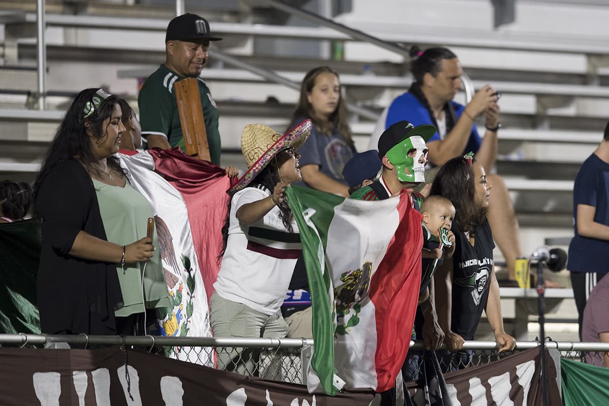 Los fanáticos mexicanos hicieron presencia en el Sahlen's Stadium de Cary, Carolina del Norte.
