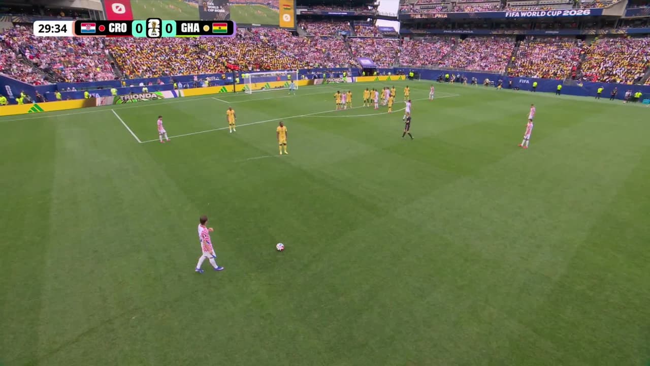 ¡TIRO ATAJADO! disparo por Ivan Perisic.