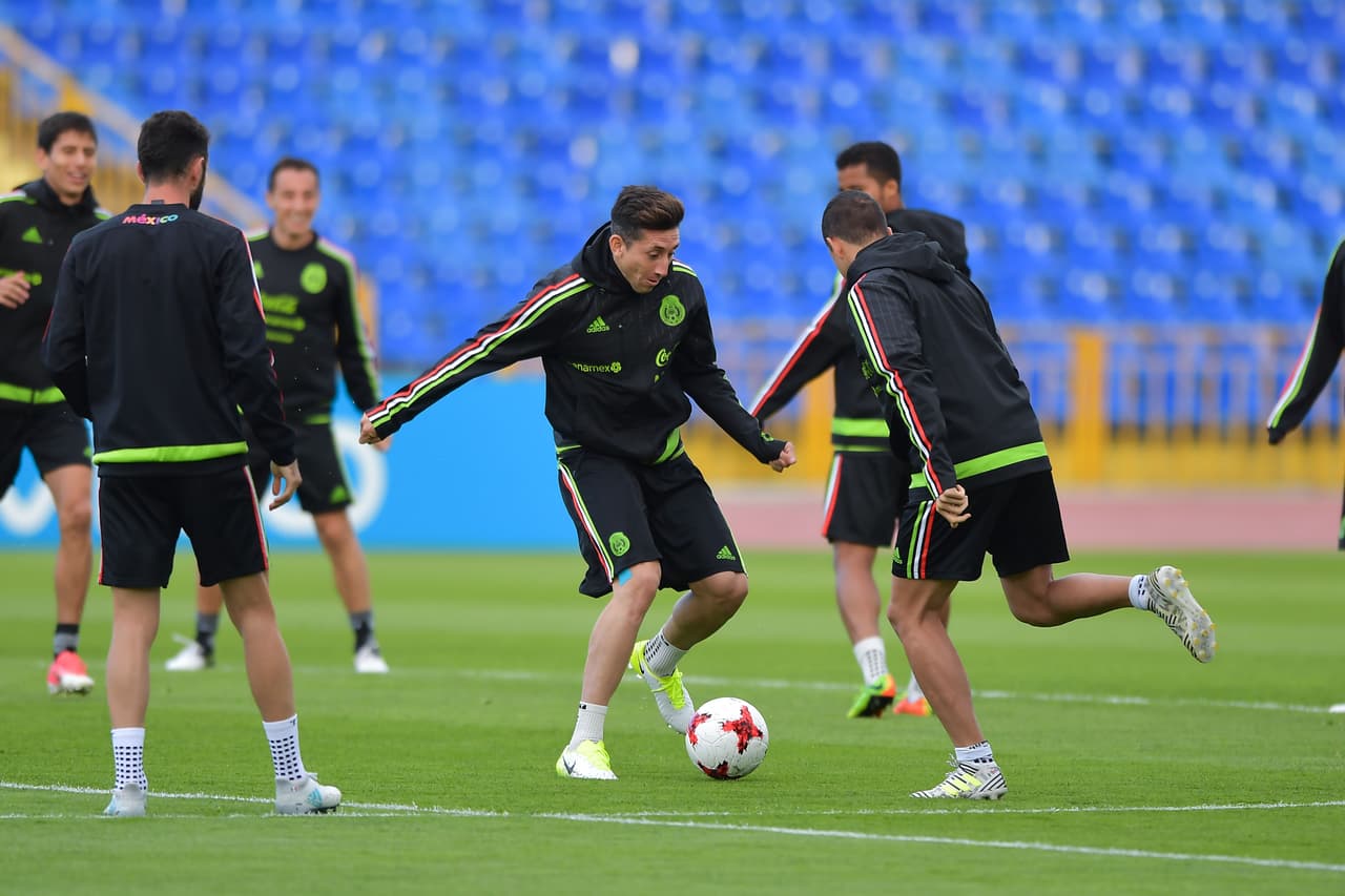 Héctor Herrera, Jona Dos Santos,
<i>Chicharito </i>y gran parte de los titulares que utilizaría Osorio formaron uno de los grupos.