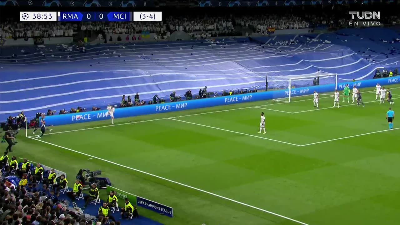 ¡TIRO ATAJADO! disparo por Phil Foden.