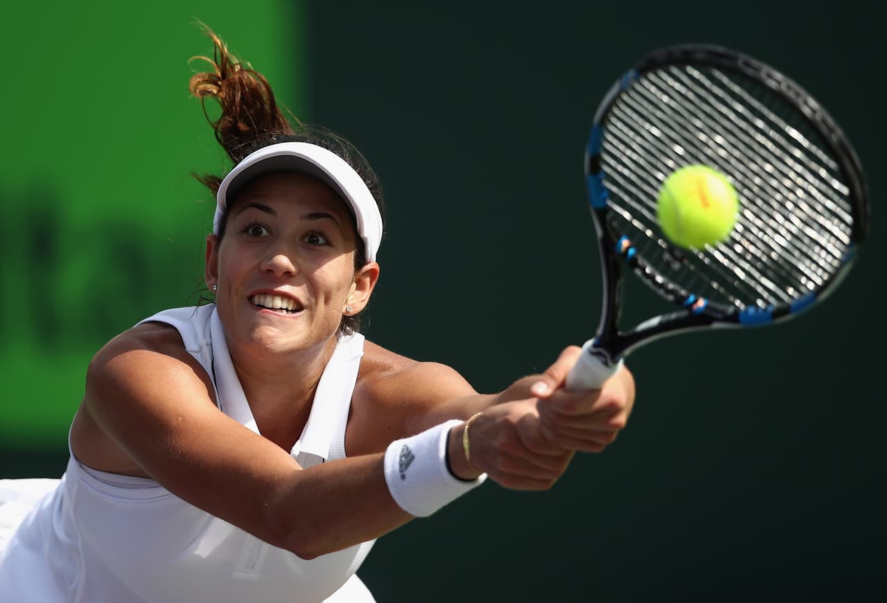 Garbiñe Muguruza sufrió pero remontó ante McHale en el Abierto de Miami