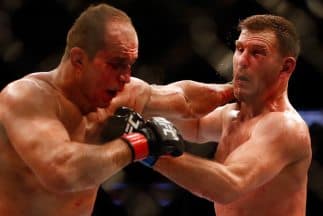 Junior Dos Santos ganó por decisión