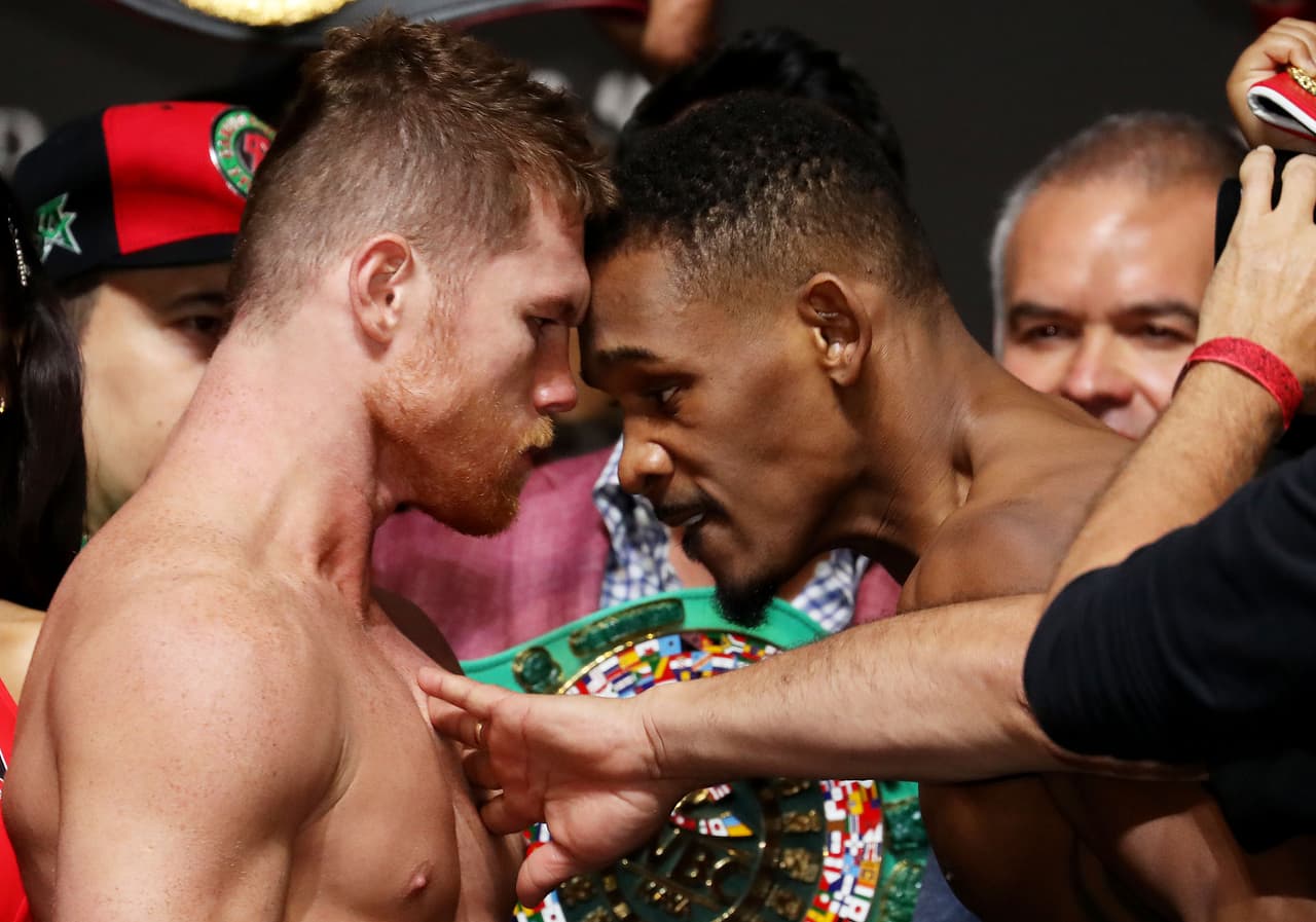 Canelo Alvarez y Daniel Jacobs durante el pesaje del viernes.