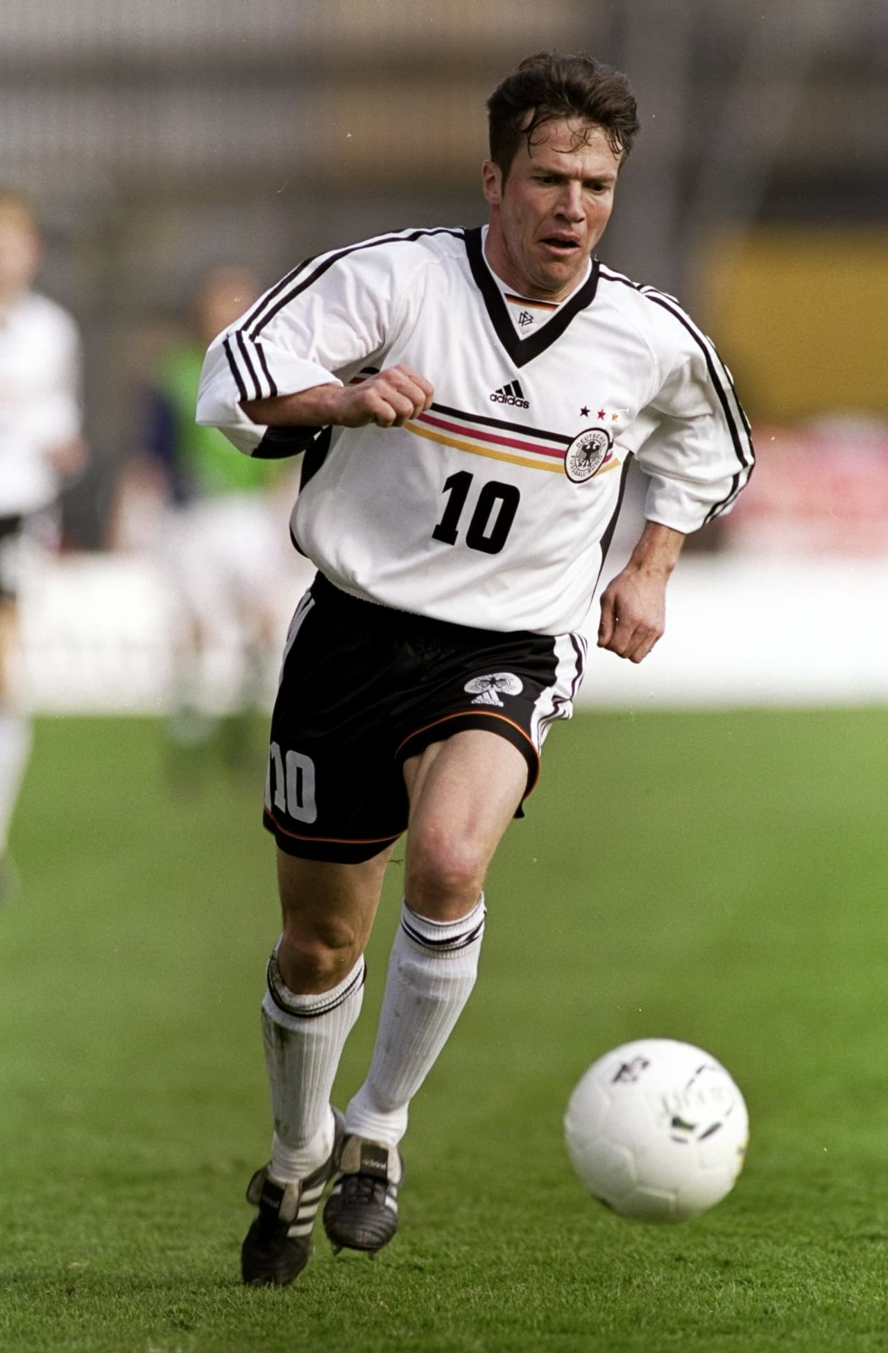 El alemán Lothar Matthaus es el jugador con mayor edad en marcar un gol en esta copa. Lo hizo en la edición 1999 con 38 años y 129 días ante Nueva Zelanda.