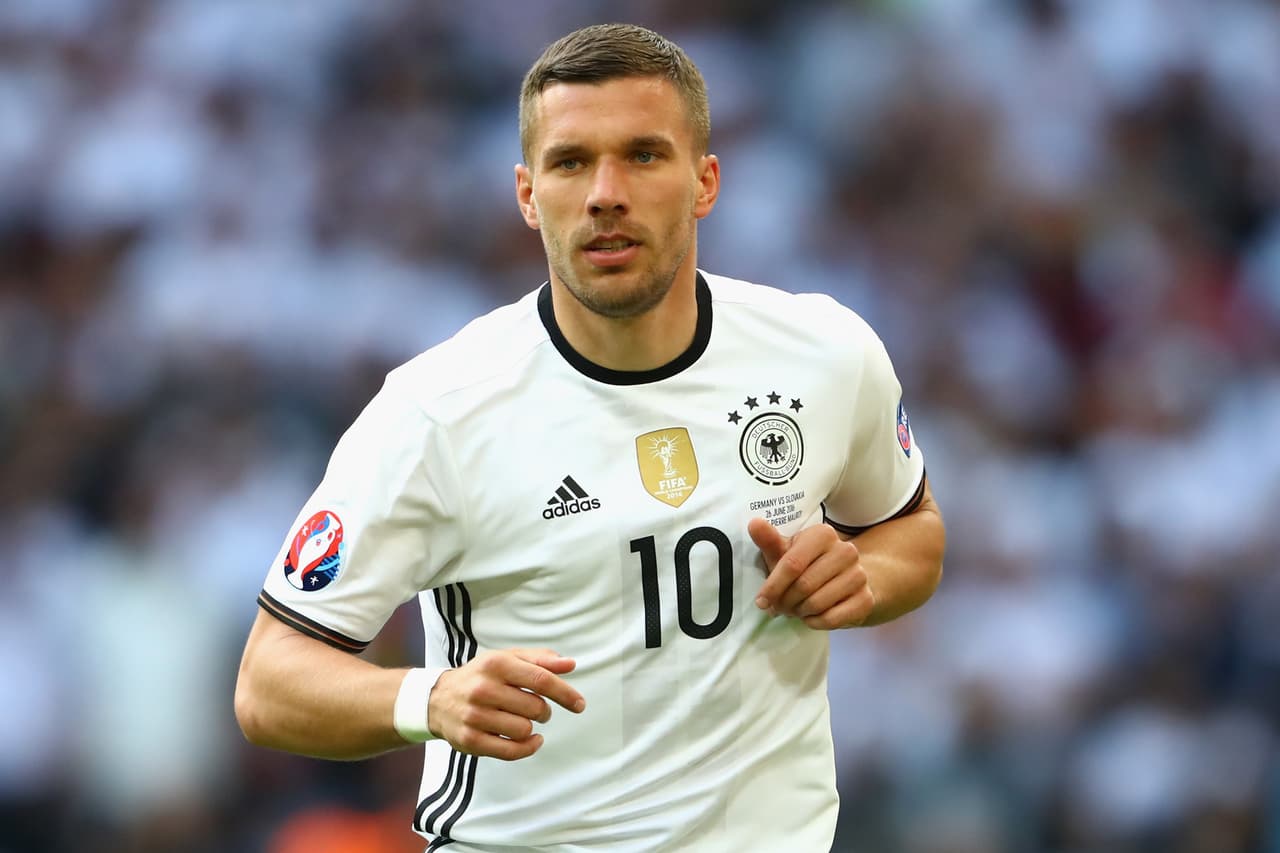 Lukas Podolski puso fin a su carrera como internacional con Alemania