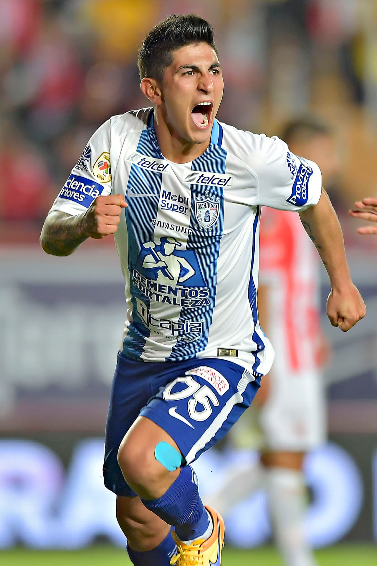 Guzmán no es delantero, pero es un mediocampista con olfato goleador.