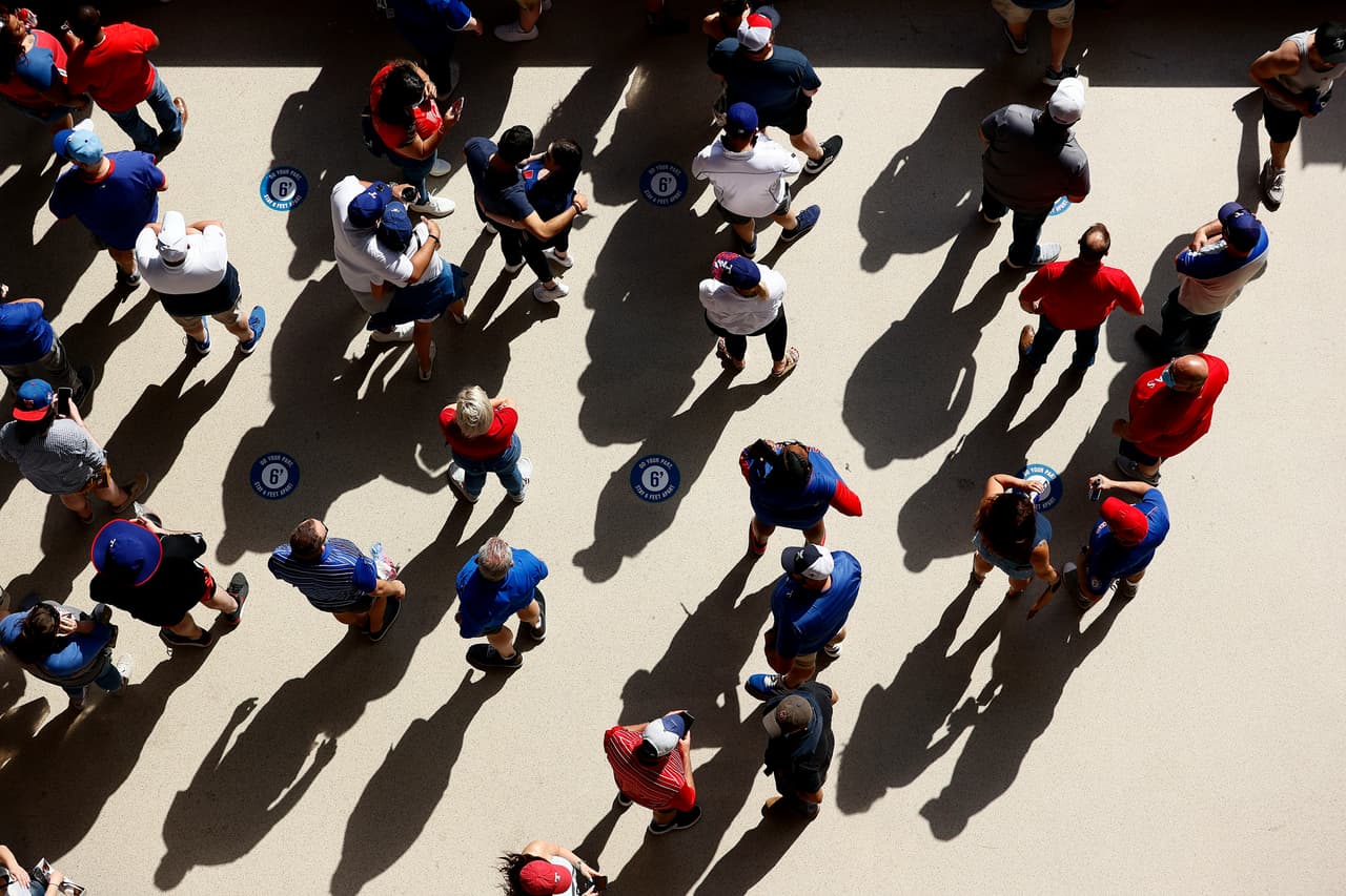 Los 37,238 asistentes llenaron el estadio Globe Life Field para presenciar el Blue Jays vs. Rangers Texas en tiempos de coronavirus.