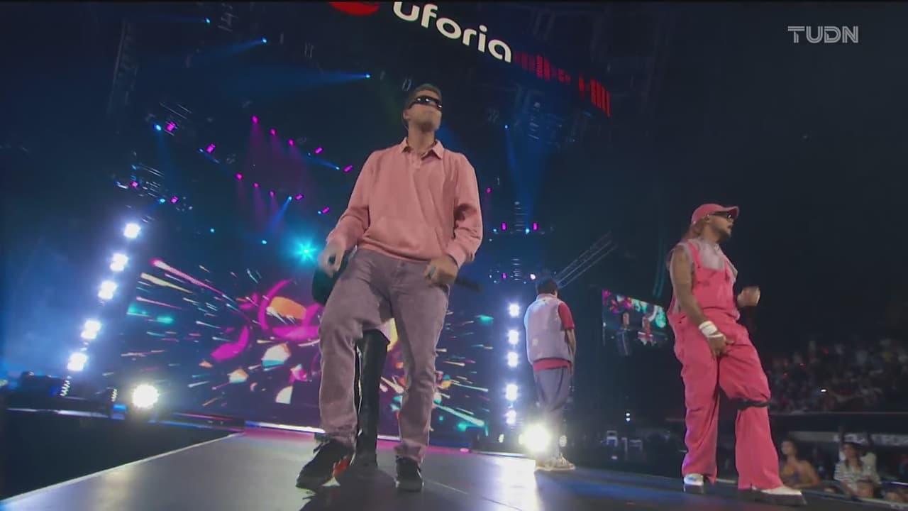 CNCO, Guaynaay Los 2 de la S añadieron al ambiente con ritmos diferentes para seguir amenizando el Concierto de Campeones.