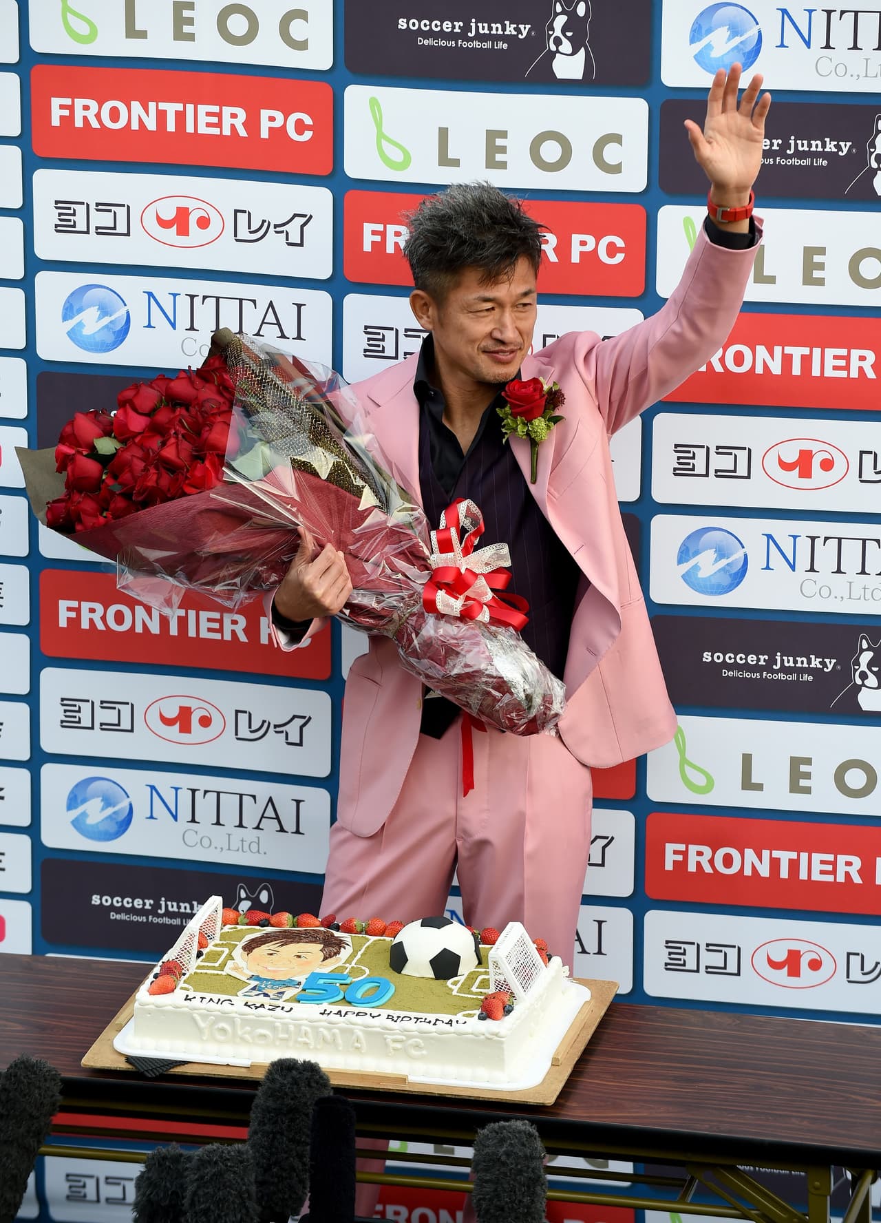 Incluso, el club y sus fanáticos le celebraron los 50 años de vida.