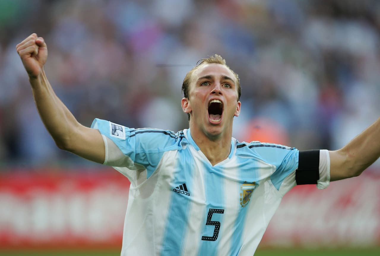 Esteban Cambiasso anotó el penal decisivo tras el 1-1 en tiempo regular para clasificar a Argentina a la Final.