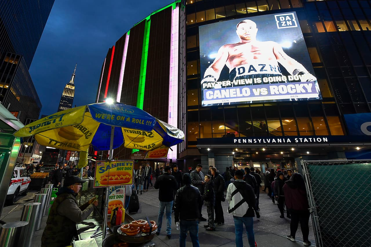 Los mexicanos llegan al Madison Square Garden para el combate entre Saúl 'Canelo' Álvarez y Rocky Fielding.
