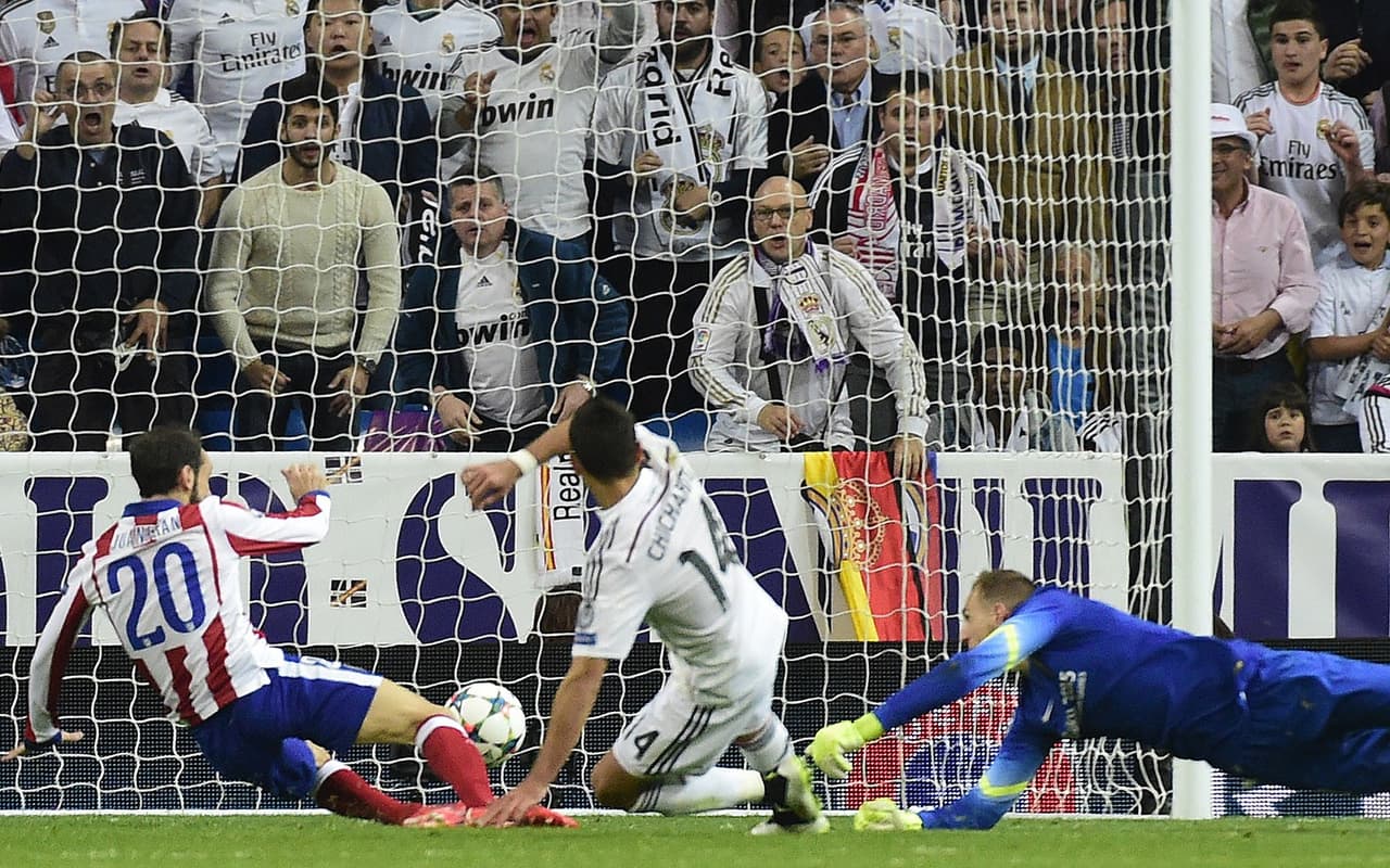 Real Madrid's Mexican forward Javier Hernandez (C) shoots to score a goal during the UEFA Champions League quarter-finals second leg football match Real Madrid CF vs Club Atletico de Madrid at the Santiago Bernabeu stadium in Madrid on April 22, 2015. AFP PHOTO / GERARD JULIEN (Photo credit should read GERARD JULIEN/AFP/Getty Images)