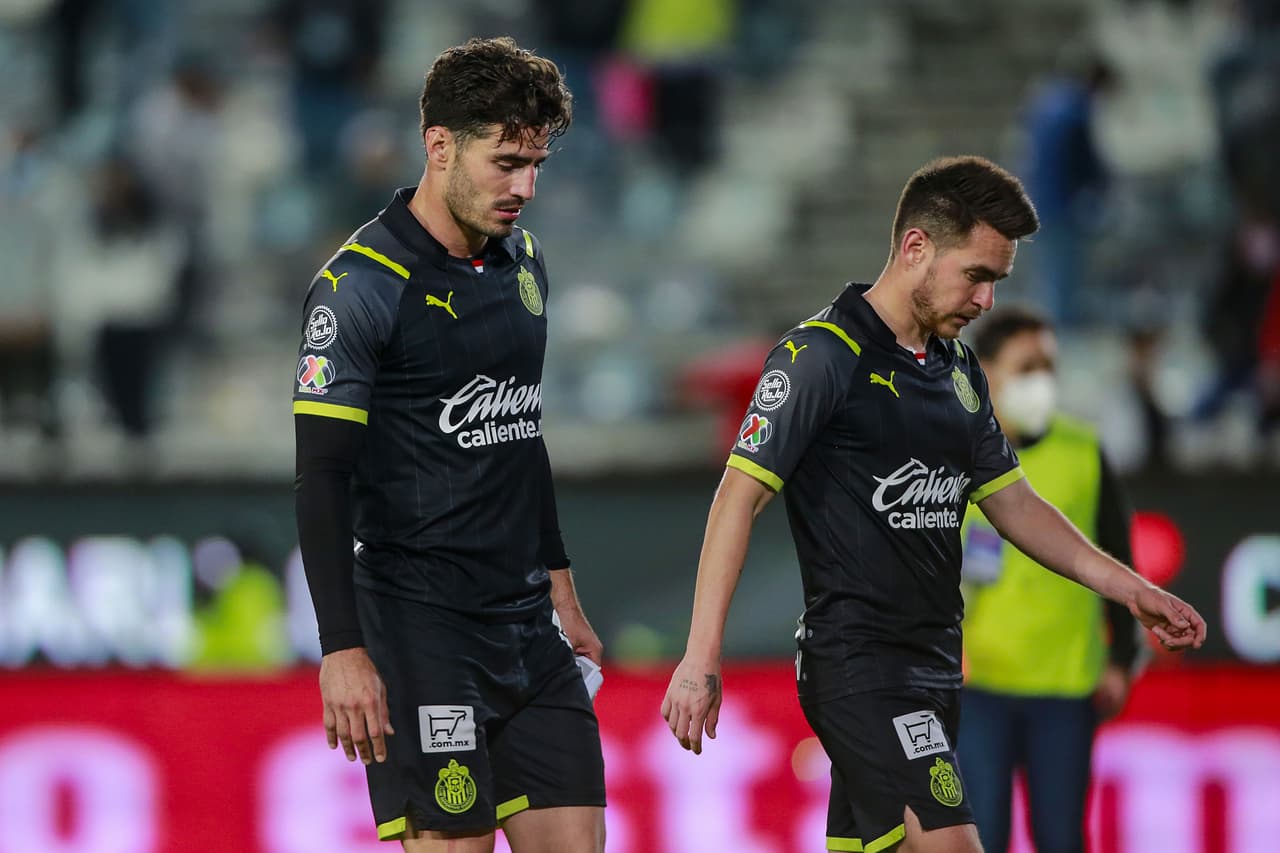 El Pachuca consiguió su segunda victoria del torneo tras vencer por 2-1 a las Chivas. Los Tuzos aprovecharon un grave error del 'Tiba' Sepúlveda y Raúl Gudiño para marcar el segundo tanto después de que Víctor Guzman hiciera el primero. Los rojiblancos reaccionaron con un gol de Ángel Zaldívar por la vía del penal, pero no fue suficiente.