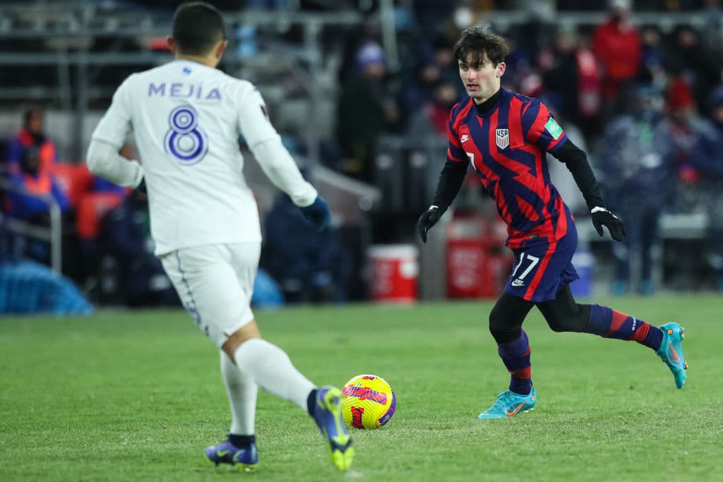Estados Unidos no pierde el tiempo y golean fácilmente 3-0 a Honduras.
