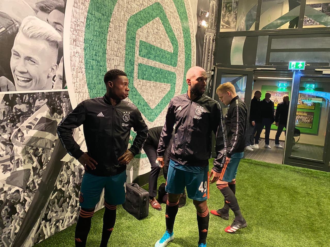 Groningen gana en casa 2-1 al Ajax y se mete en la pelea para disputar una de las copas. Ajax, aún con la derrota, sigue líder de la tabla en la Eredivisie. El mexicano Edson Álvarez no tuvo minutos en campo.