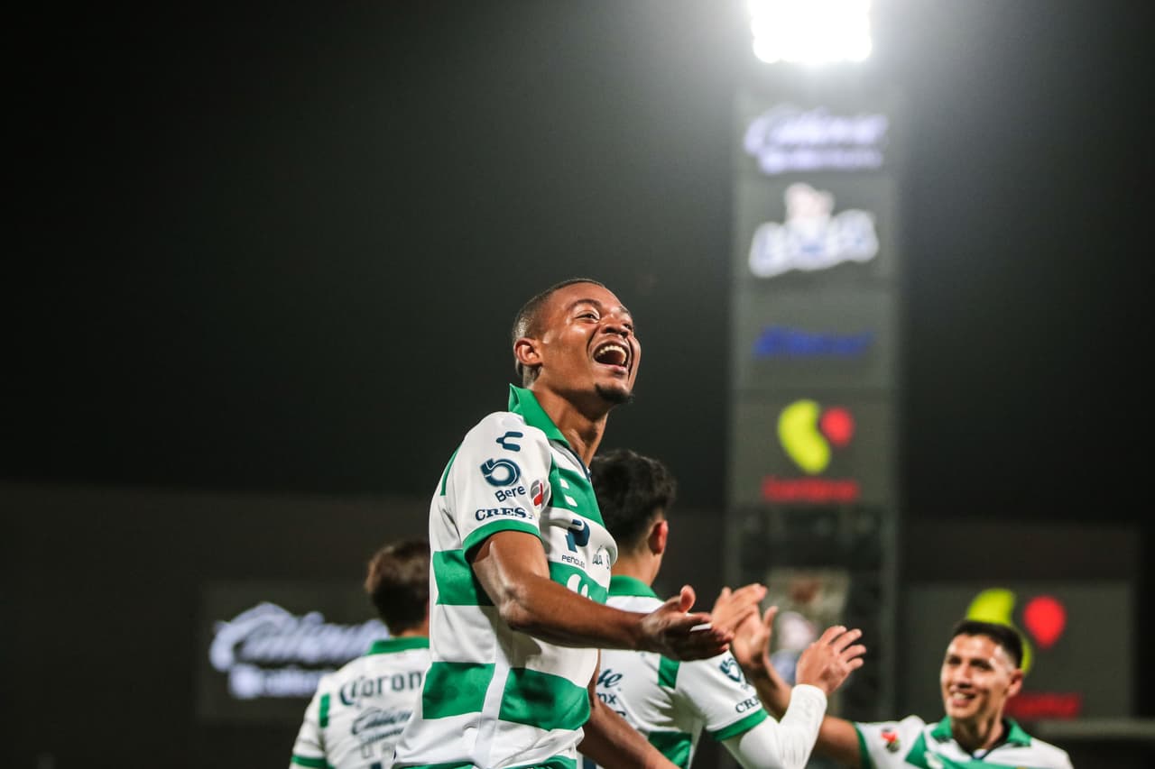 Santos Laguna sumó su tercer triunfo en los últimos cuatro partidos y se metió de lleno en la pelea por el Repechaje gracias los goles de Gorriarán, Suárez y el doblete de Preciado ante unos débiles Xolos de Tijuana.