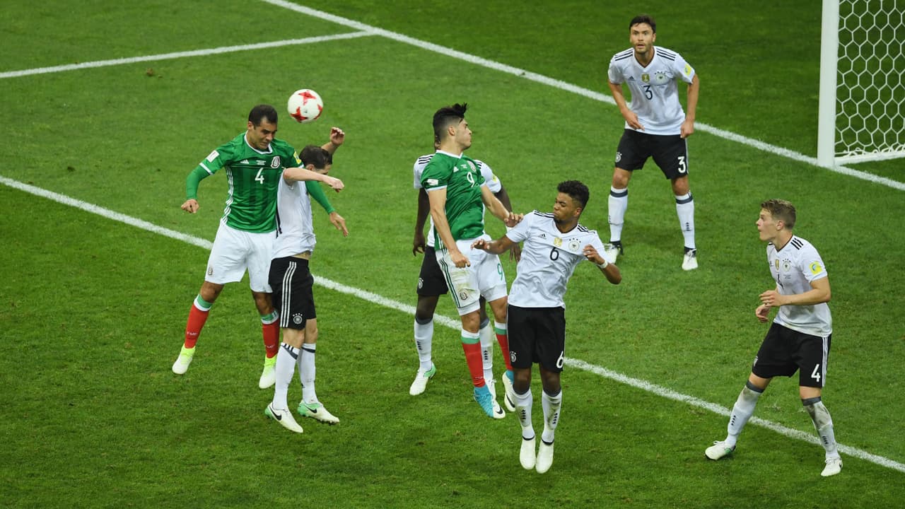 México tuvo opciones de gol y entrega en su intención de encontrar el descuento.
