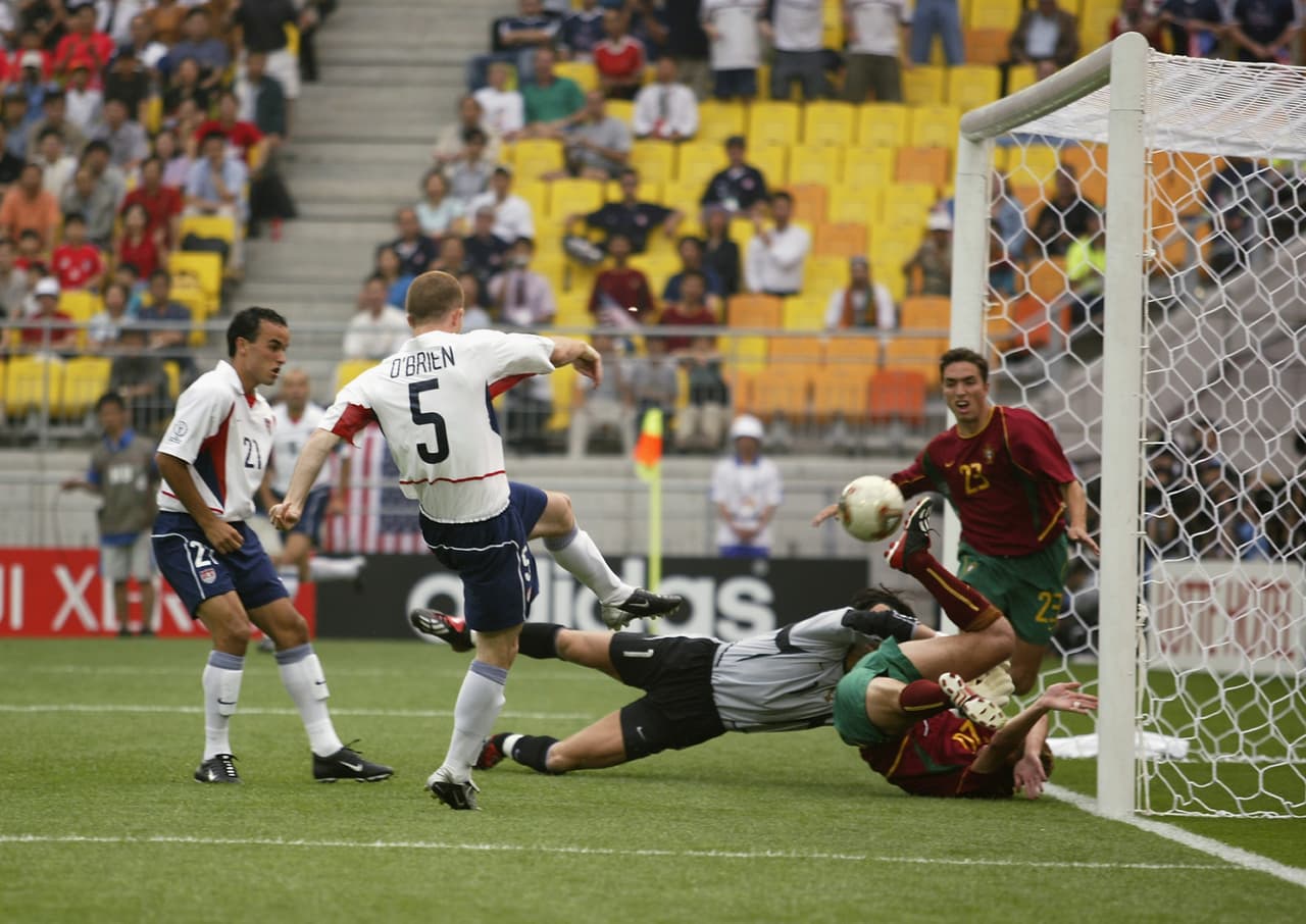 Estados Unidos entró en la selecta lista de los 10 mejores del mundo de Fifa. Su participación en Corea-Japón 2002 lo llevó a eso tras vencer 3-2 a Portugal, 3-1 a Polonia y empatar 1-1 con el local Corea del Sur.