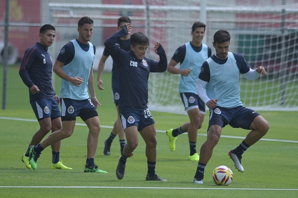 Chivas de Guadalajara no baja su ritmo luego de caer en sus amistosos de pretemporada y por eso mantiene su preparación en entrenamiento con miras al comienzo del Apertura 2019 de la Liga MX.