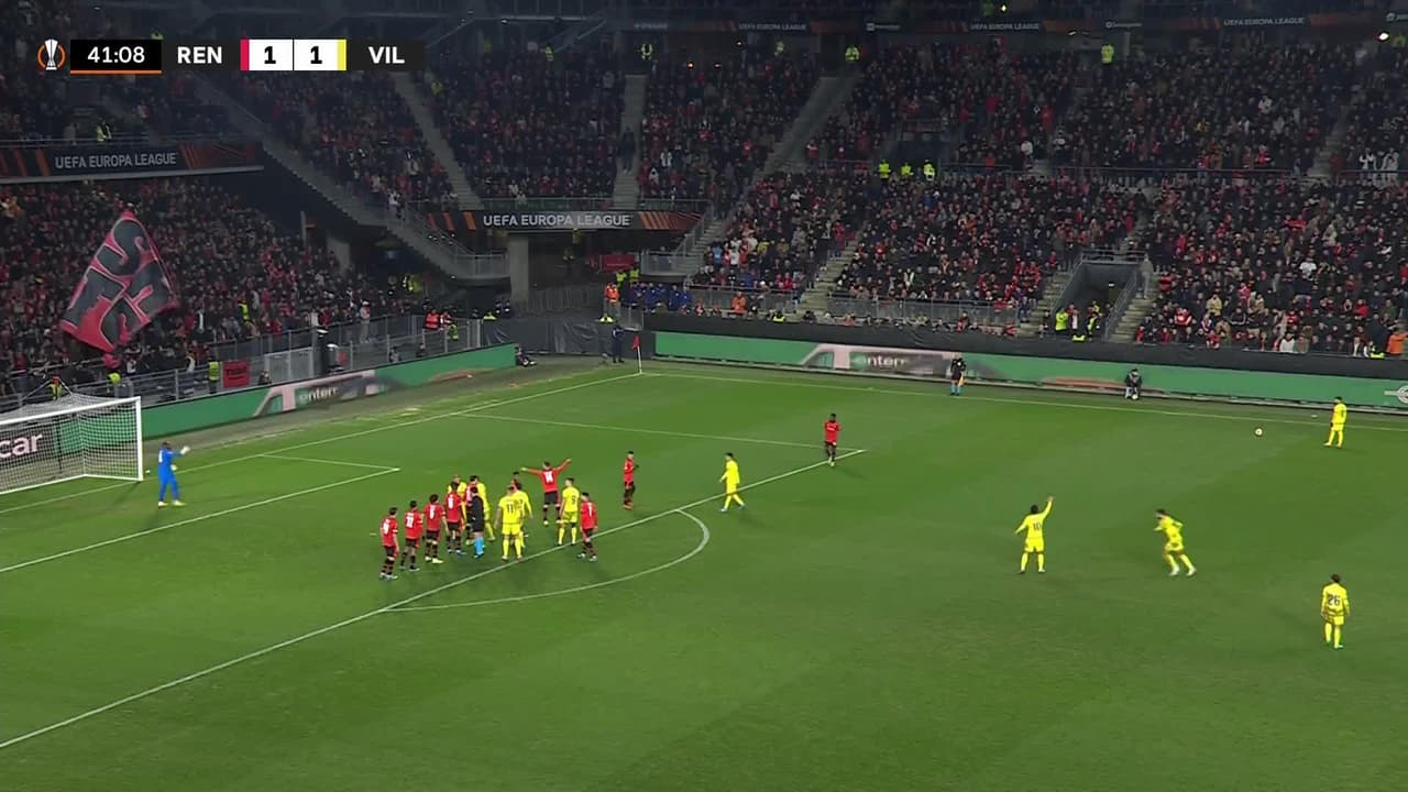 ¡TIRO ATAJADO! disparo por Adrià Alti.