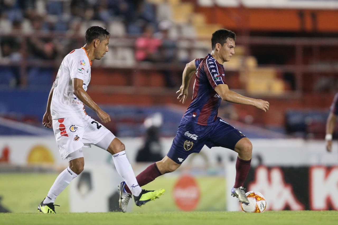 Y tratando de evitar una sorpresa, el equipo que dirige Gabriel Pereyra buscaba alejarse a toda costa de una inesperada y anticipada eliminación y por ello trató de jugar en terreno rival.