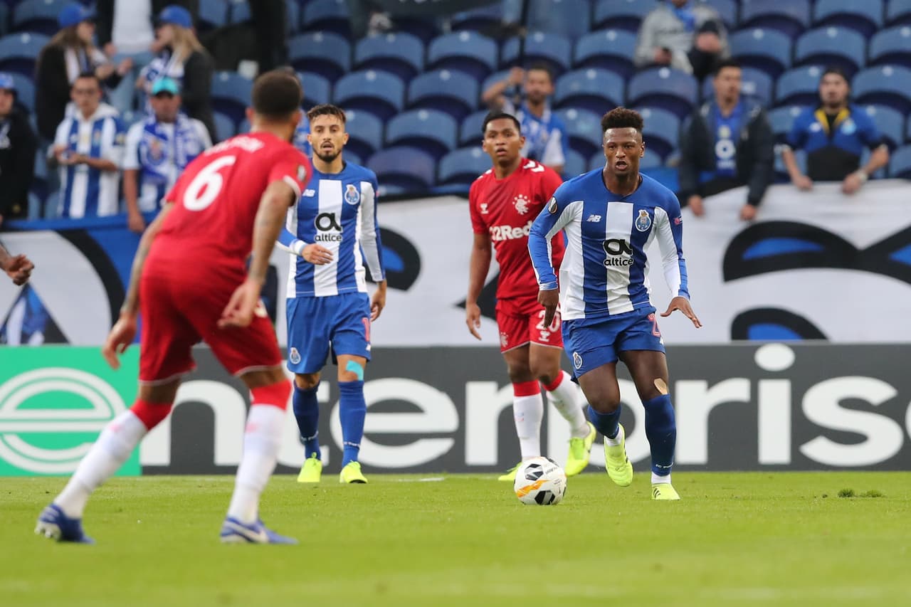 Diaz (36´) y Morelos (44´) anotaron para Porto y Rangers, respectivamente. En la J4 de Europa League se enfrentarán de nuevo.