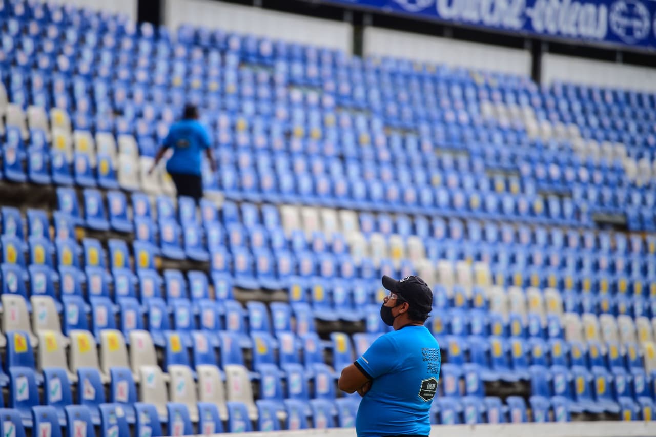 Las gradas en el Corregidora, desoladas.