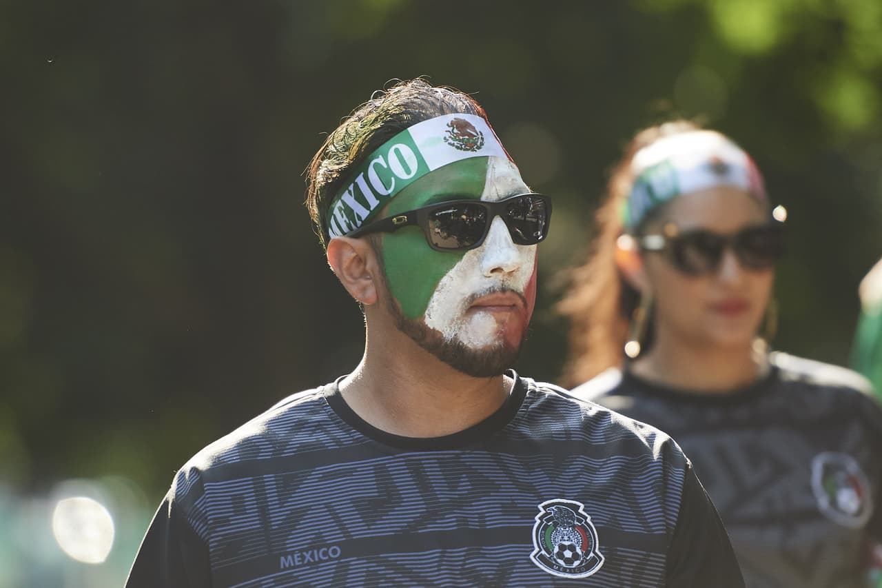 Los fanáticos mexicanos se toman los alrededores del Soldier Field de Chicago, previo a la Final de la Copa Oro entre Estados Unidos y México.