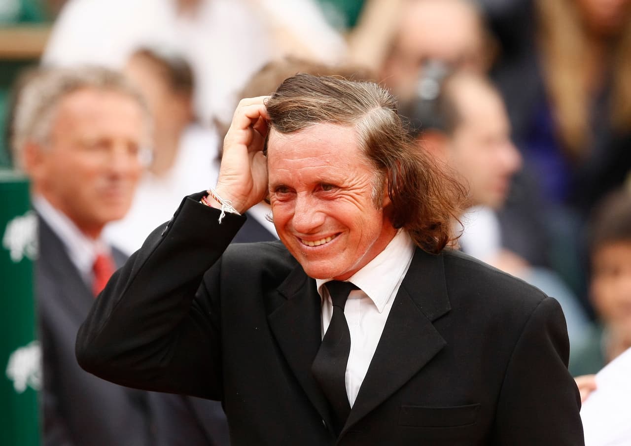 4. El argentino Guillermo Vilas disputó 75 partidos.