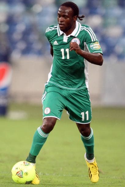 Victor Moses:Más que futbolista este nigeriano parece rapero o basquetbolista, ¿ustedes qué opinan? Mira aquí los videos más chismosos.