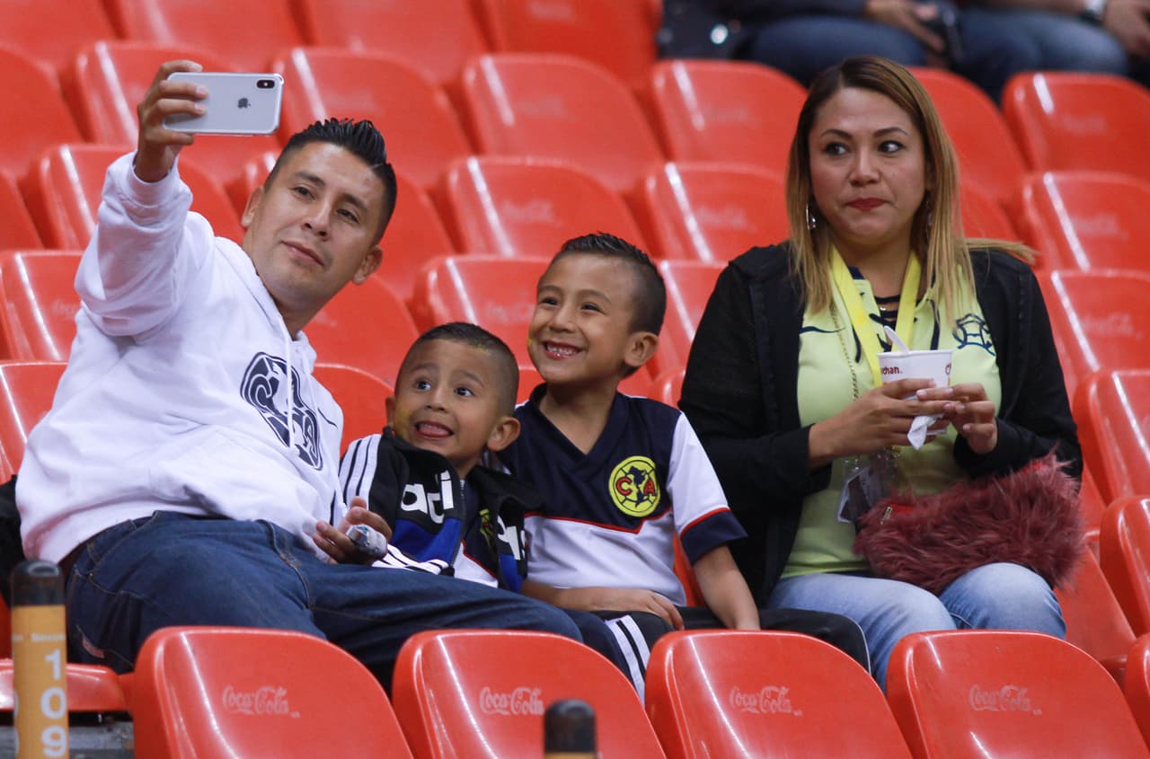 El color de las aficiones y la llegada de América y Tijuana en pos de un boleto a la Final de la Copa MX en partido celebrado en el Estadio Azteca por las Semifinales.