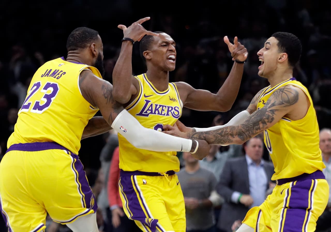 LeBron James fue el hombre de más puntos con 28, 12, rebotes y 12 asistencias, pero las miradas se las llegó Rajon Rondo con la canasta del triunfo sobre la bocina. El Amarillo y Púrpura le descontó un triunfo a los Clippers y ahora está a dos de los puestos de playoffs.