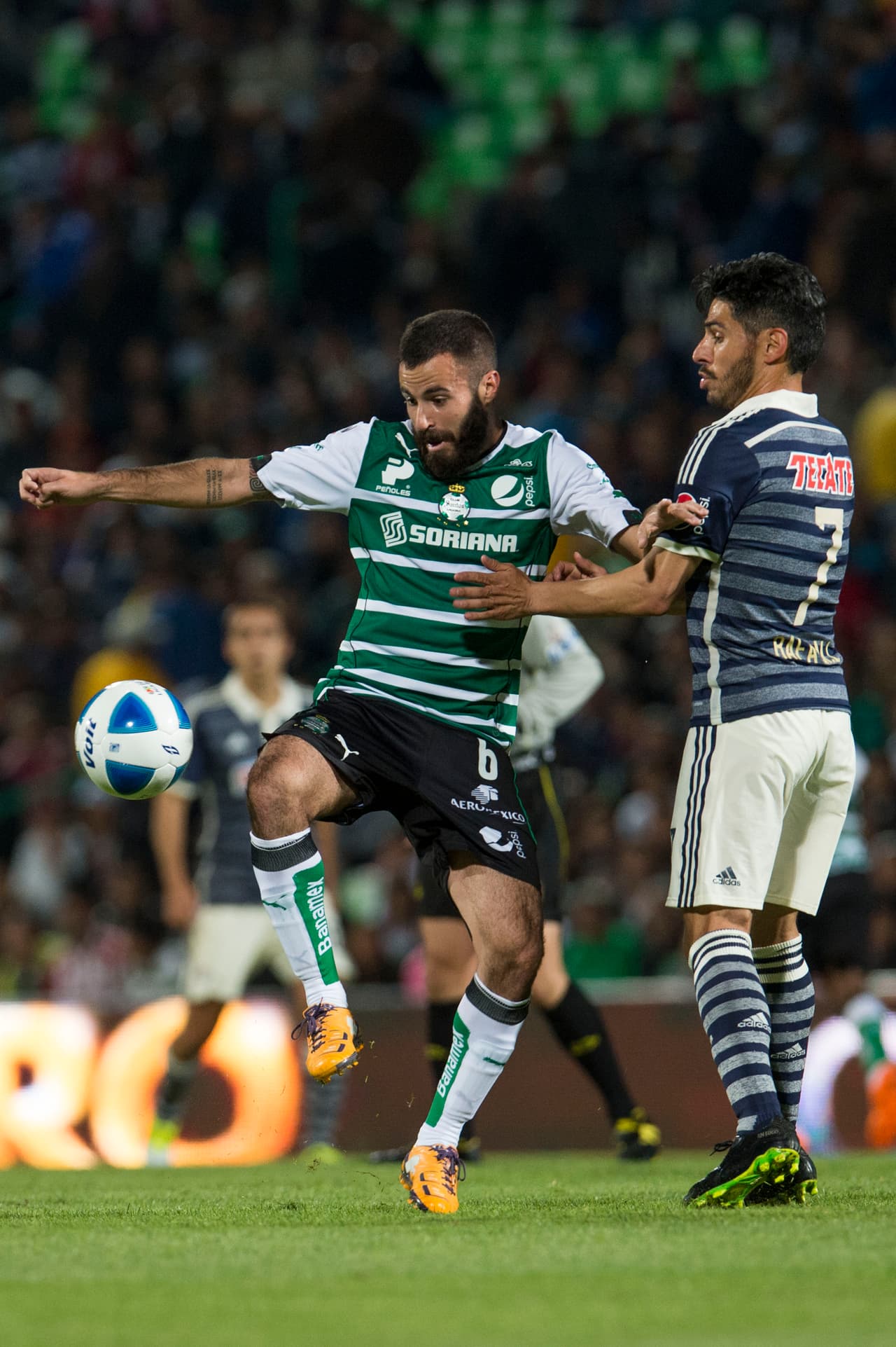 Santos Laguna fue campeón en el Clausura 2012 y el español 
<b>Marc Crosas </b>fue uno de los pilares del equipo. Su gran nivel en el esquema defensivo lo llevó a ser figura en las tres temporadas que pasó allí. Luego jugó para Leones Negros y Cruz Azul.