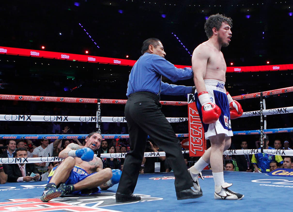 Antonio Margarito se levantó de la lona para vencer por decisión unánime a Jorge 'Maromerito' Paéz. Fue el regreso al ring del 'Tornado de Tijuana' después de cuatro años de ausencia.