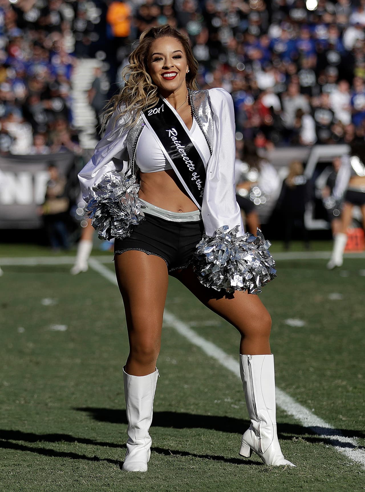 Las sensuales animadoras de la NFL le dieron alegría, belleza y energía al espectáculo del fútbol americano estadounidense en su Semana 13 de competencia, en un condimento único para el público.