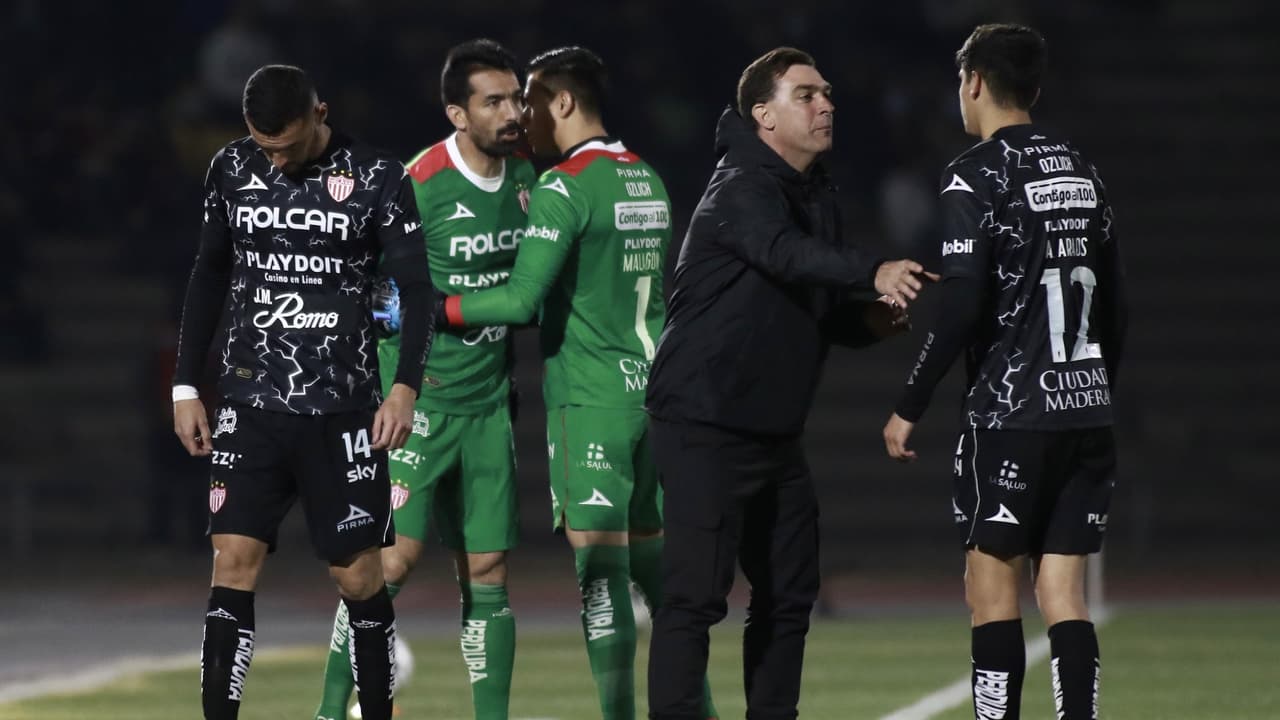 Edgar Hernández cuestiona a árbitros: “¿Qué pesa: el jugador, la camiseta?”