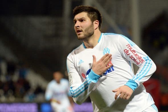 El rosarino llega a uno de los clubes con más solera de Francia, con más afición y más peso, pero en plena crisis.