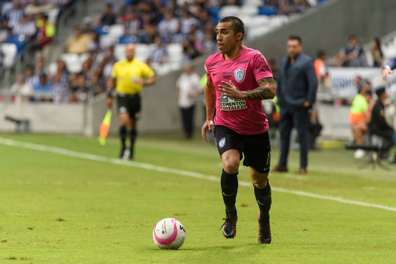 Se esperaba mucho de Edson Puch pero el mediocampista chileno sólo pudo aportar 28 puntos en el torneo a pesar de tener un costo de 9.7 millones.