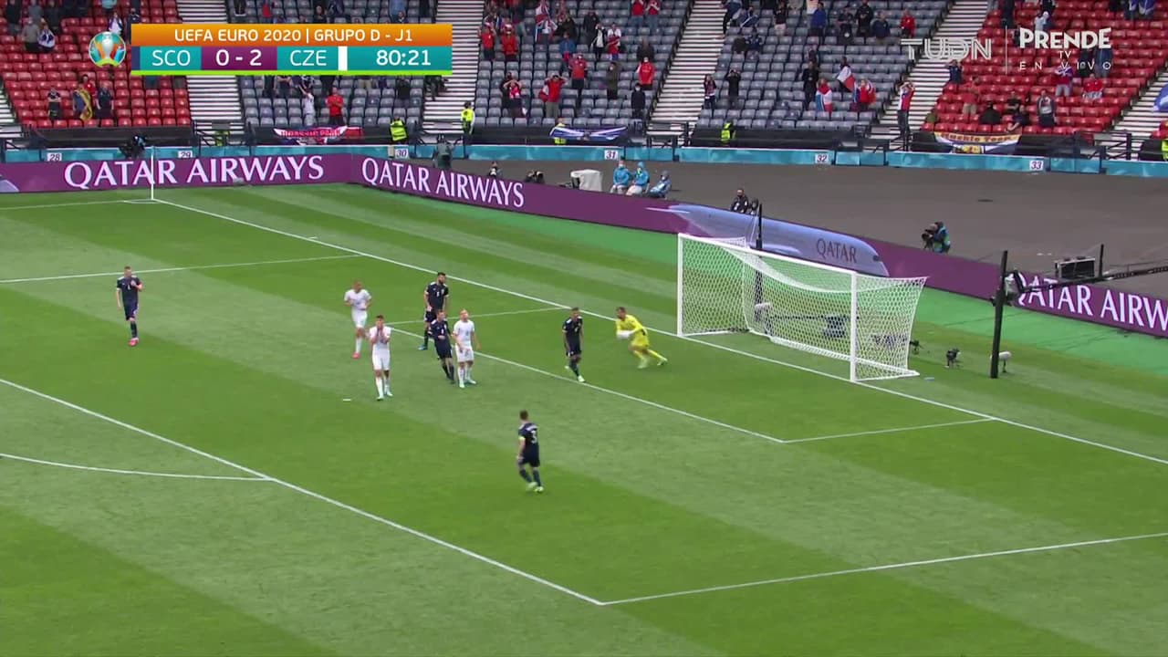 ¡TIRO ATAJADO! disparo por Patrik Schick.