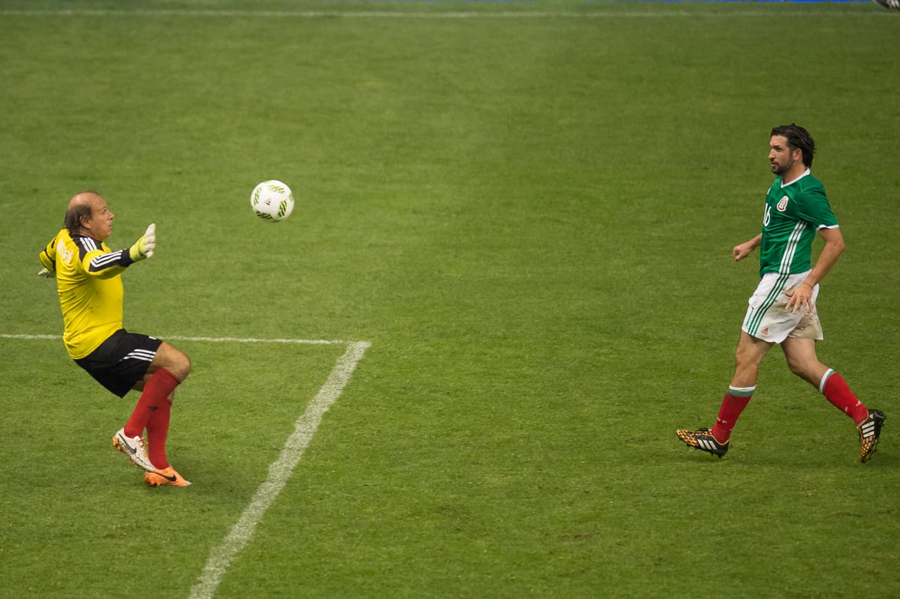 Fonseca le devolvió la ventaja al equipo local y nuevamente Hernández se hizo presente en el marcador para el 7-5.