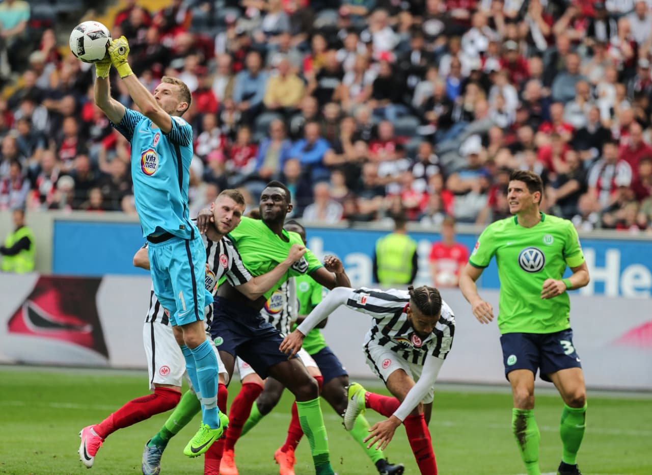 Tras el pitazo inicial, el partido careció de intensidad y de opciones claras de gol. El nivel fue bajo y los porteros no tuvieron que exigirse al máximo.