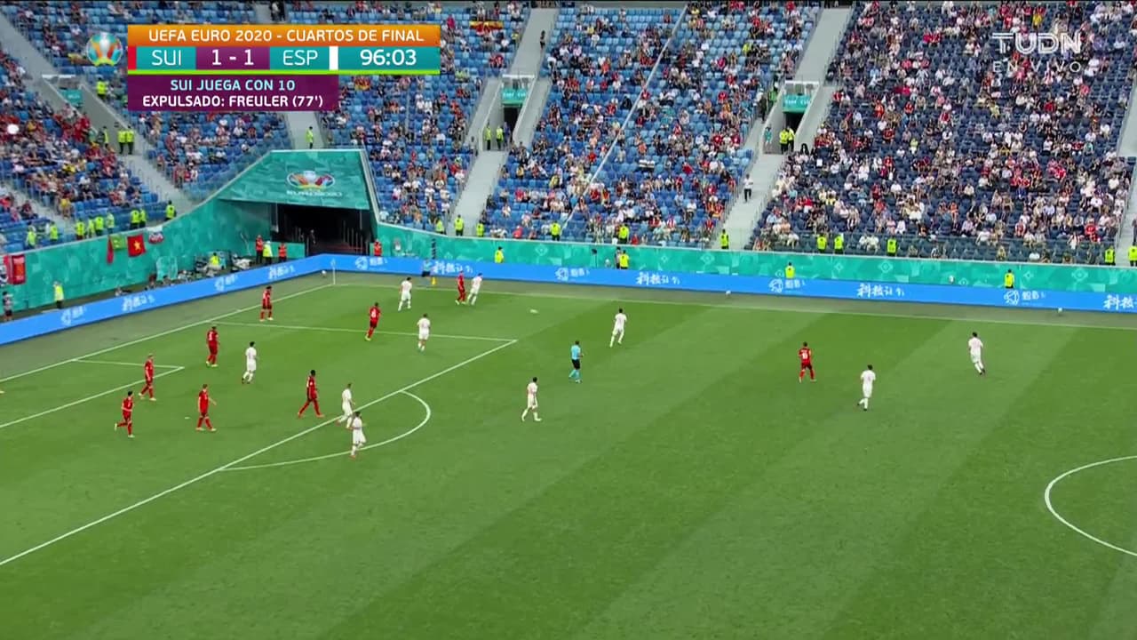 ¡TIRO ATAJADO! disparo por Marcos Llorente Moreno.