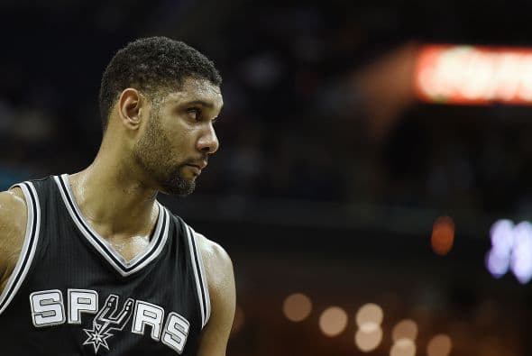 Tim Duncan estableció una demanda por un millón de dólares contra su asesor financiero por sacar provecho personal de las inversiones del jugador.