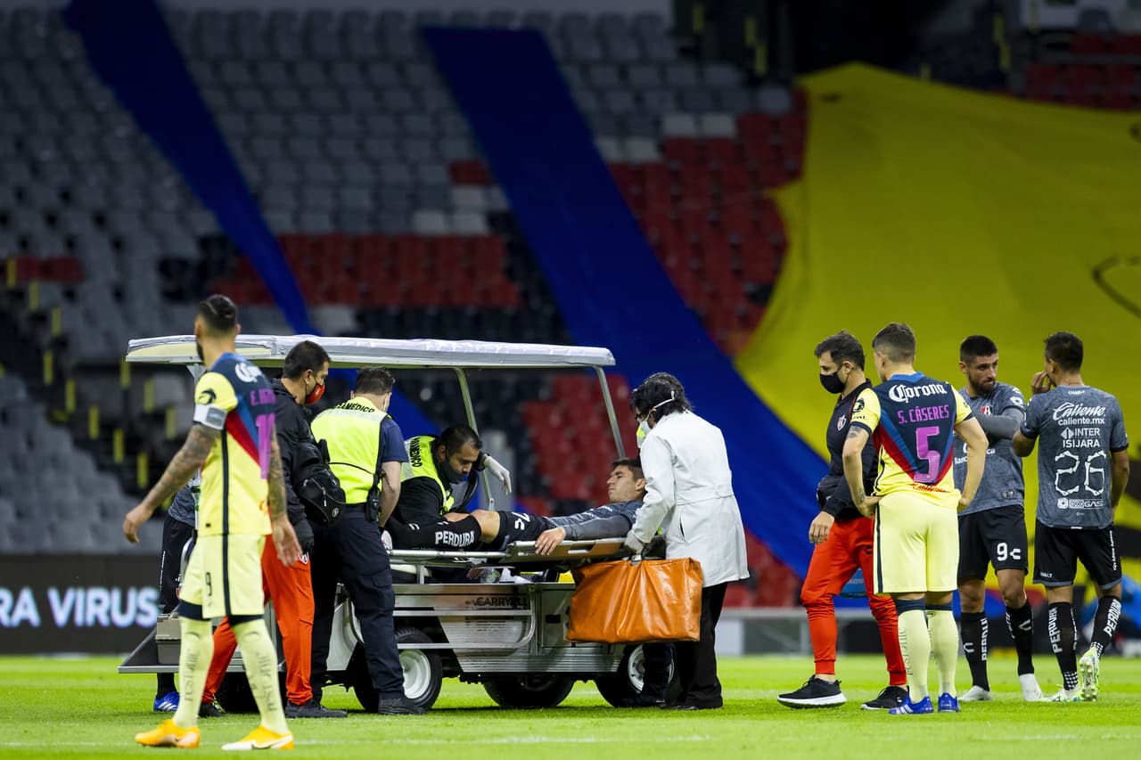 Jesús Angulo salió lesionado desde los 15’ del juego; Brayton Vázquez ocupó su lugar en la cancha.