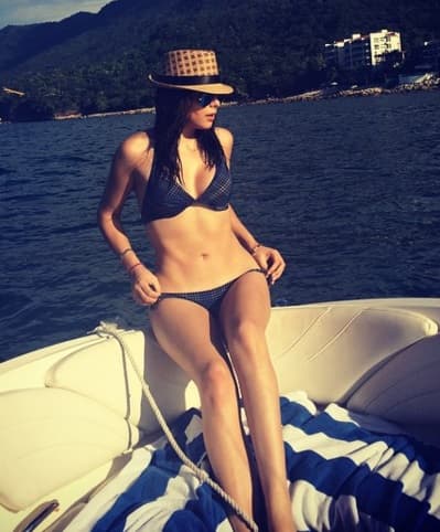 Lluvia es una bella conductor mexicana que conquistó el corazón del jugador de Tigres. La bella novia de Aquino es una de las mujeres mas hermosa de Monterrey.