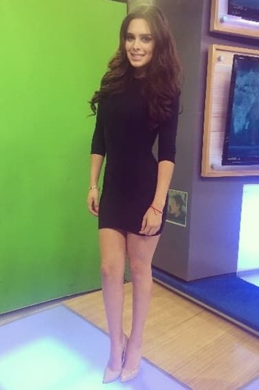 Lluvia es una bella conductor mexicana que conquistó el corazón del jugador de Tigres. La bella novia de Aquino es una de las mujeres mas hermosa de Monterrey.